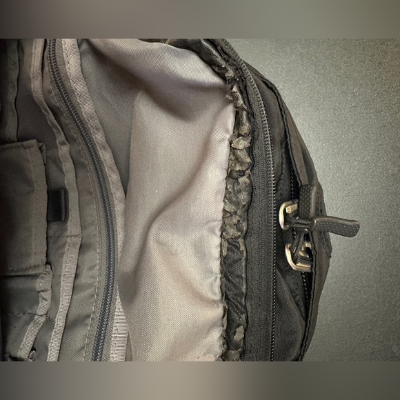 The North Face Black Yavapai Backpack - Picture 3 of 4